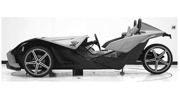 Polaris Slingshot. Θα είναι τόσο βαρετό όσο το Can-Am Spyder; Ή θα ρέπει πιο πολύ προς το fun to ride KTM X-Bow;